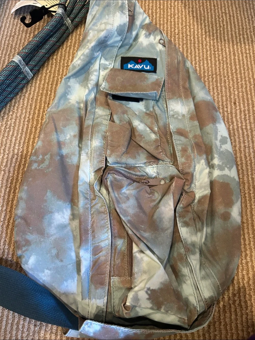 NWT KAVU Sage and Tan Tie-Dye Rope Sack in wave tie dye